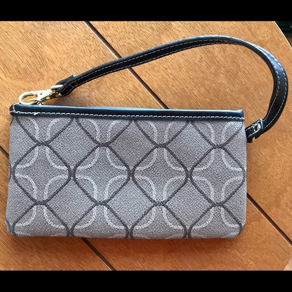 Nine West wristlet - Picture 4 of 4